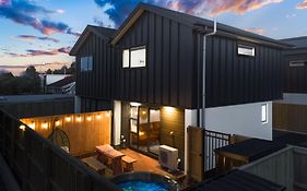 Cozy Retreat With Hot Tub