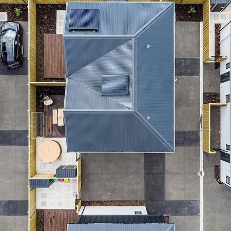Cozy Retreat With Hot Tub Apartment Christchurch Exterior photo