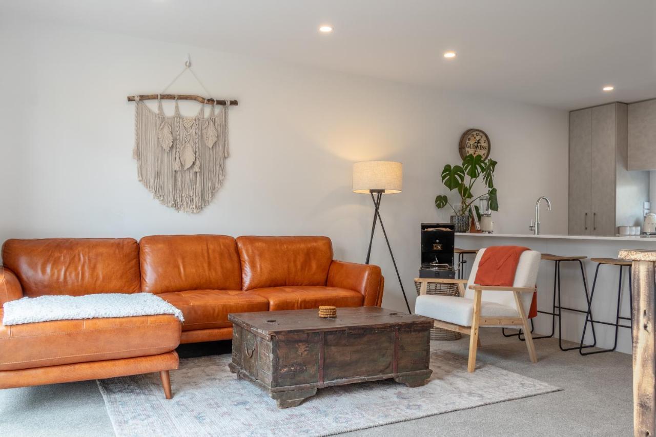 Cozy Retreat With Hot Tub Apartment Christchurch Exterior photo