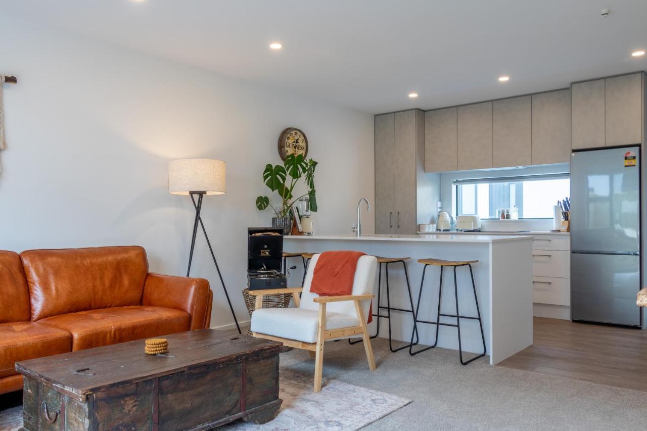 Cozy Retreat With Hot Tub Apartment Christchurch Exterior photo
