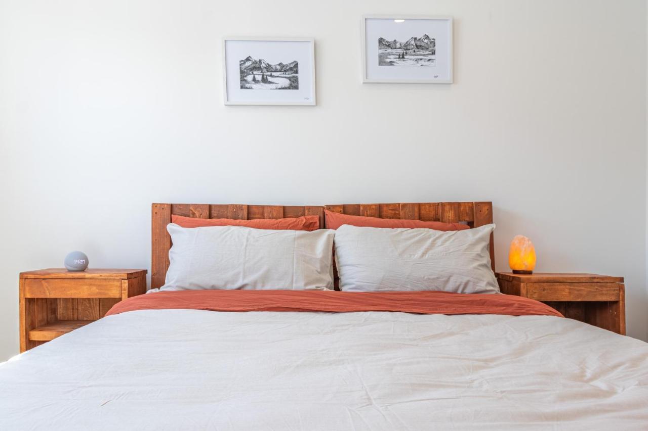 Cozy Retreat With Hot Tub Apartment Christchurch Exterior photo